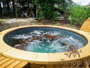 Outdoor wooden hot tub (4)