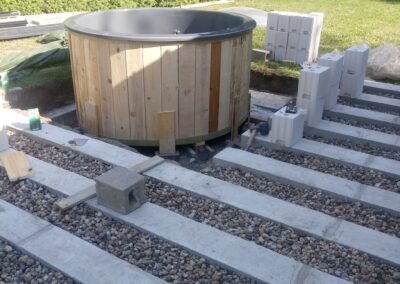 Building the outdoor terrace (6)