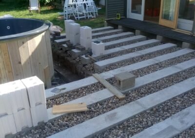 Building the outdoor terrace (7)