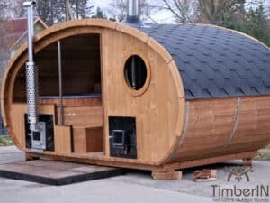 Outdoor oval sauna with an integrated hot tub (39)