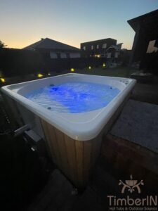 2.2 x 2.2 m square hot tub (2)