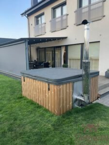 2.2 x 2.2 m square hot tub (4)