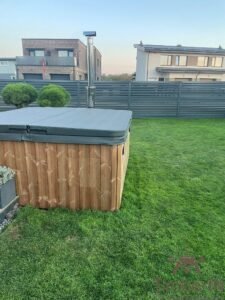 2.2 x 2.2 m square hot tub (5)